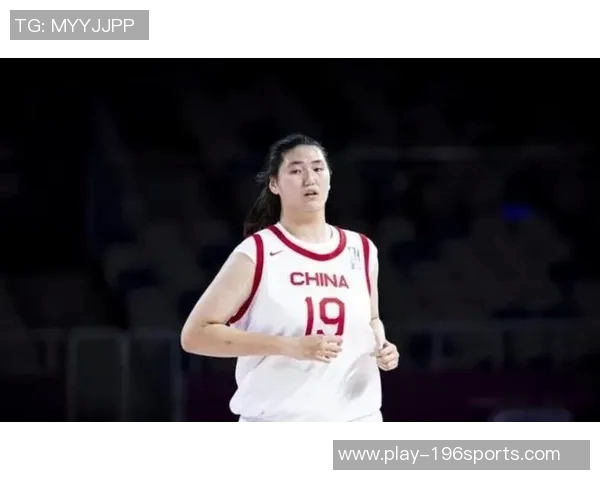 中国女篮公布12人名单只带两名中锋明日迎战首场比赛